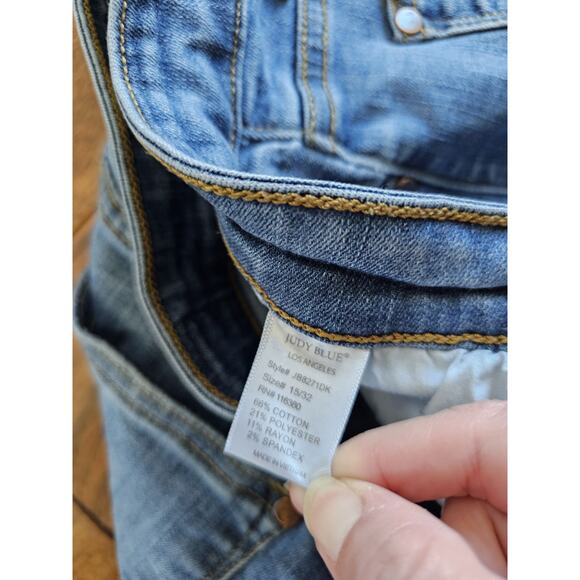 Judy Blue Relaxed Fit Distressed Denim Jeans Women's Size 15/32 Mid Rise - Picture 8 of 12